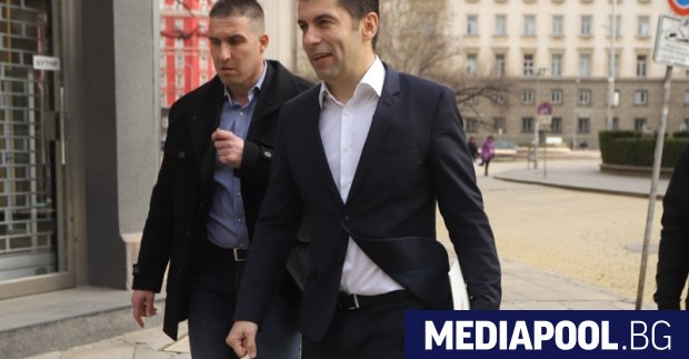 Премиерът Кирил Петков се яви на повторен разпит в прокуратурата