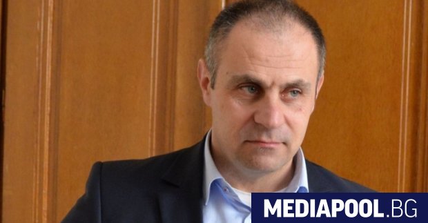Стоян Новаков е освободен от поста заместник-министър на транспорта. Това