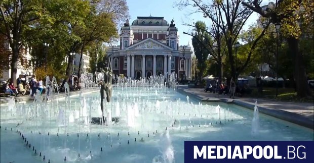 От четвъртък започна поетапното пускане на градските фонтани в София