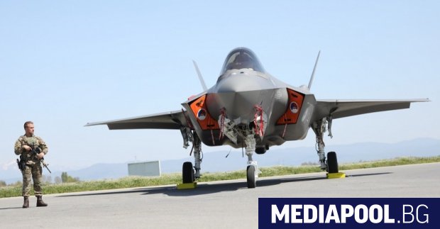 Военновъздушните сили на България и Нидерландия демонстрираха в четвъртък изпълнение