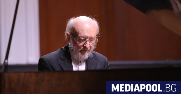 Концерт на световно известния пианист Алексей Любимов е бил прекъснат