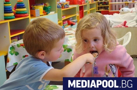 Заради недостига на медицински сестри Министерството на здравеопазването предлага в