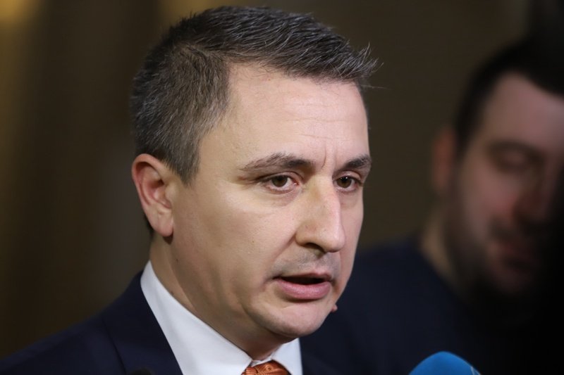 Енергийният министър: Пълна замяна на руския газ означава 40% поскъпване