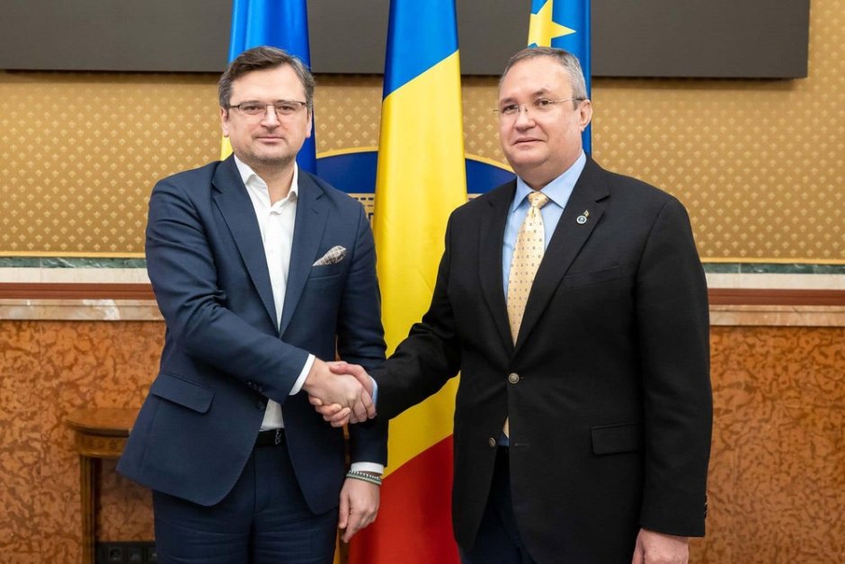 Румънският премиер Николае Чука и украинският външен министър Дмитро Кулеба