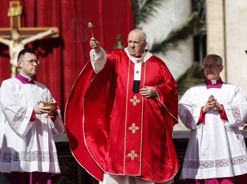 Папата отслужи меса за Палмова неделя, сн. ЕПА/БГНЕС