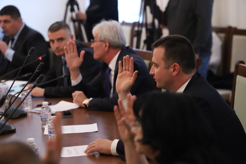 Комисията по енергетиката не подкрепи ДПС за допълнителното облагане на ...