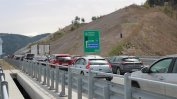 Интензивен трафик на изходите на София, тапа на "Хемус", катастрофи на “Тракия“