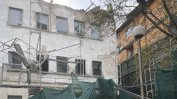 Фасада на сграда се срути върху улица "Асен Златаров" в София (видео)