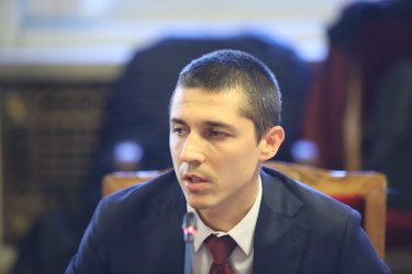 Опозицията иска оставката на зам.-председателя на парламента Мирослав Иванов