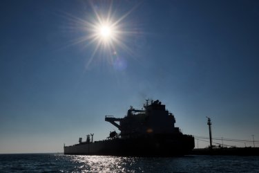 Без забрана за превоз на руски петрол с танкери на ЕС до трети страни