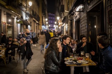 Туристическите посещения в Испания са скочили осемкратно през март