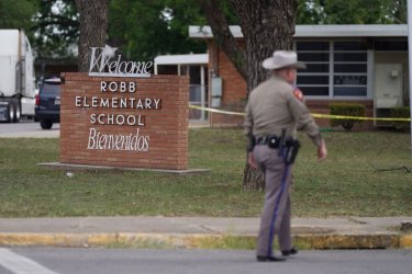 Тинейджър уби 19 деца и двама учители в Тексас