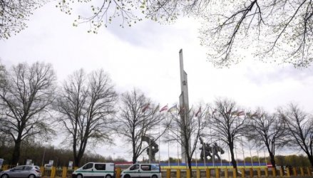 Латвия се готви да демонтира паметника на Съветската армия в Рига