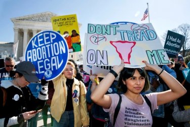Какво ще роди спорът около становището за абортите на Върховния съд на САЩ на изборите през есента?