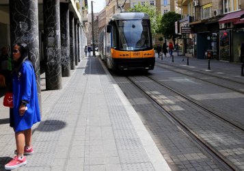 Над милион лева годишно вземат шефовете в транспортните фирми на София