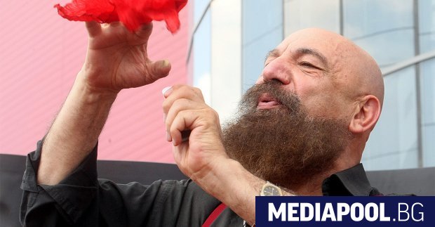 Известният български илюзионист Астор е починал на 78 годишна възраст съобщиха