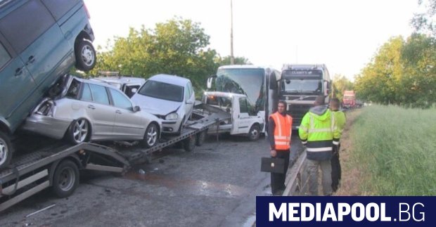 Две катастрофи затвориха пътя към Дунав мост в Русе По