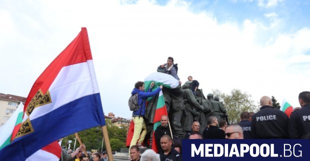 На 4 май вечерта бях пред паметника на съветската армия