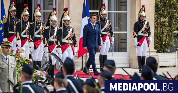 Еманюел Макрон встъпи в длъжност като президент на Франция за