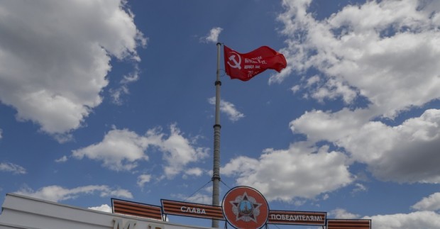 Около 100 души вече са евакуирани от завод за стомана