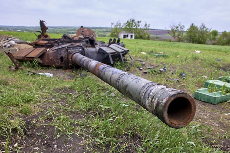 Част от разрушен руски танк край Храков. Сн. ЕПА/БГНЕС