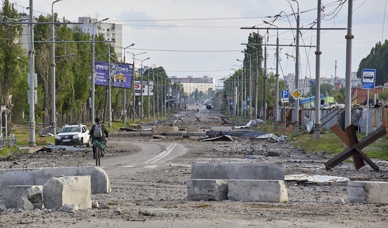Изглед от разрушения Харков след оттеглянето на руските войски там. Снимка: ЕПА/БГНЕС