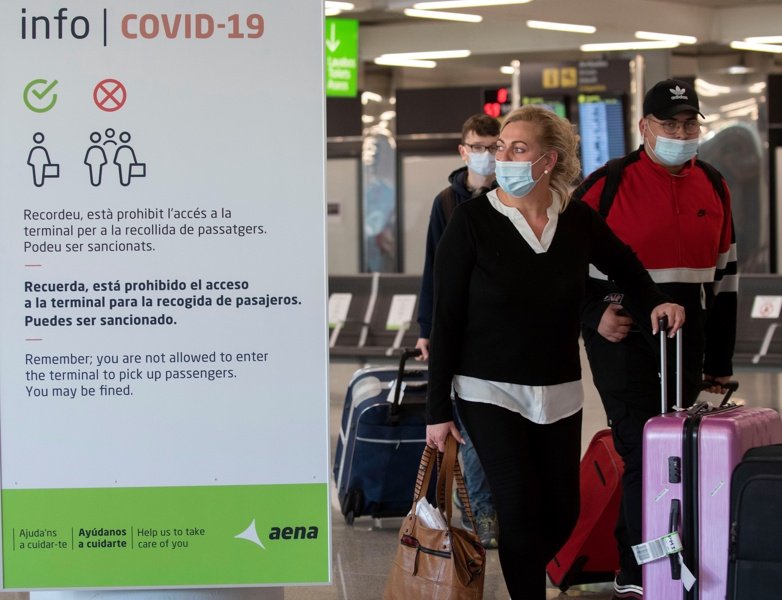 Европа отменя задължението за носене на маски при въздушните пътувания