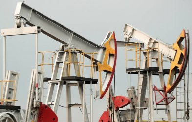 Петролът продължава да поевтинява заради страховете от рецесия