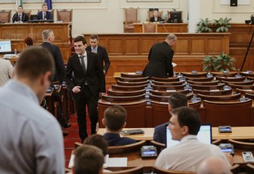 ГЕРБ, ДПС, ИТН и "Възраждане" отново провалиха заседанието на парламента