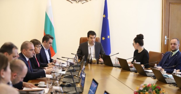 Трима министри от Има такъв народ ИТН са напуснали демонстративно