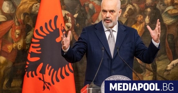 Албанският премиер Еди Рама се пошегува с македонския си колега