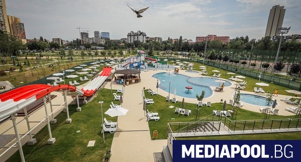 Аквапарк Възраждане който беше изграден при разширяването на едноименния парк