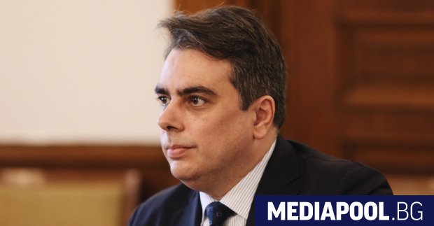 Финансовият министър Асен Василев ще ползва част от аванса от