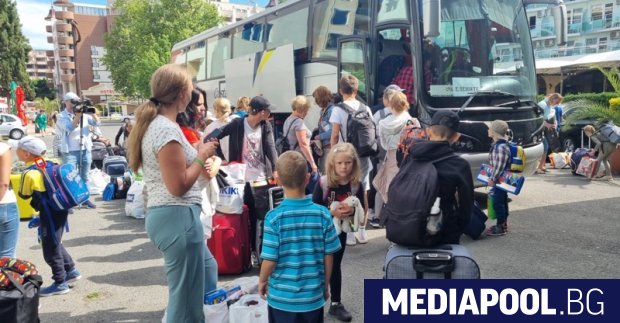 Преместването на украинските бежанци от хотелите по Черноморието към държавни