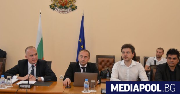 Държавата започна работа по въвеждането на единен билет за пътуване