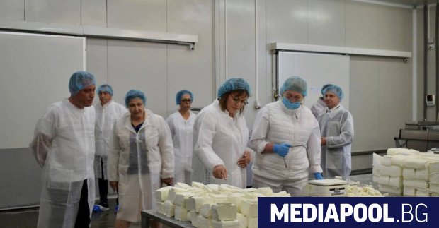 Министърът на икономиката и индустрията Корнелия Нинова посети в сряда