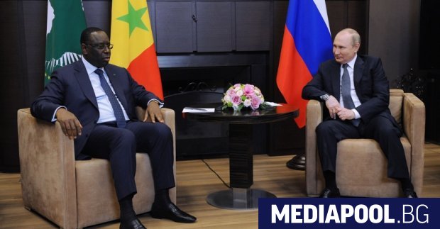 Президентът на Сенегал Маки Сал който е ротационен председател на