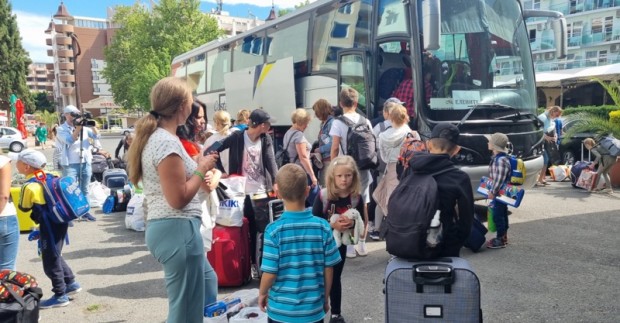 Преместването на украинските бежанци от черноморските хотели и разселването им