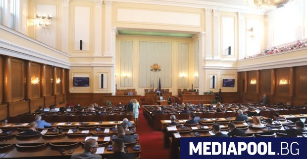 Народното събрание ще обсъди вота на недоверие срещу правителството на