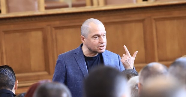 Подложени сме на изключителен натиск от мутри Мутрата Радостин Василев