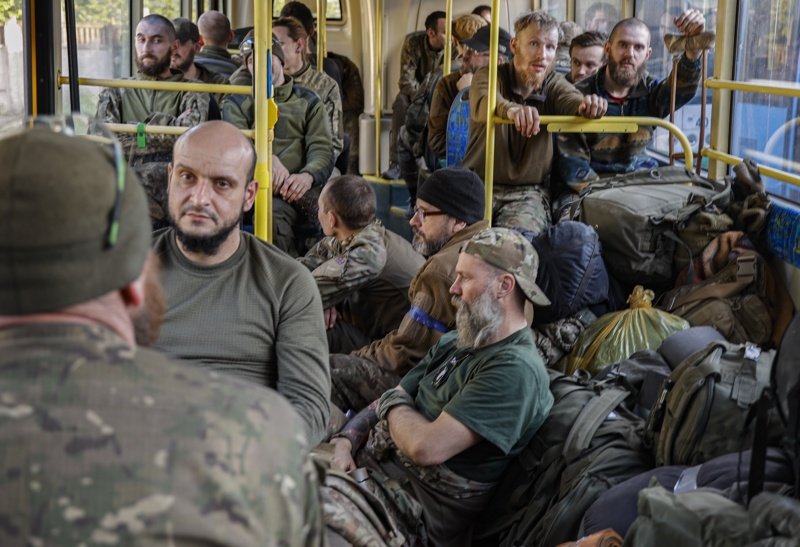 Над 1000 бойци от "Азовстал" са прехвърлени в Русия за "следствени действия"
