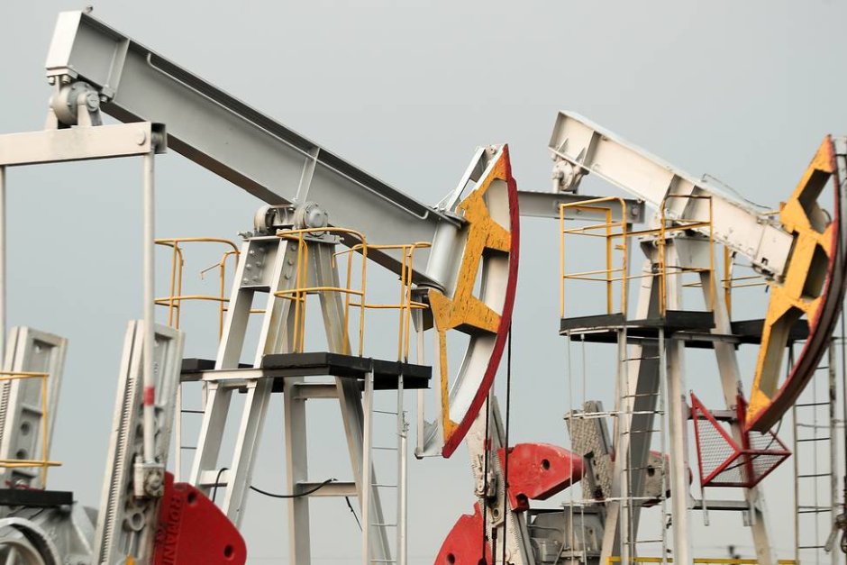 Лек спад на цените на петрола заради вдигането на лихвите