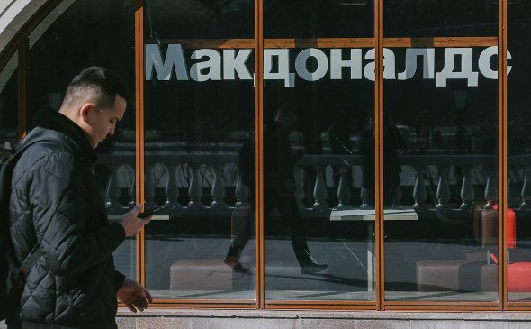 Сбогом, Златни арки: Руският McDonald's отваря врати в Москва