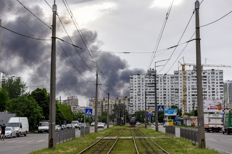 Дим от ракетната атака в Киев. Снимка: ЕПА/БГНЕС