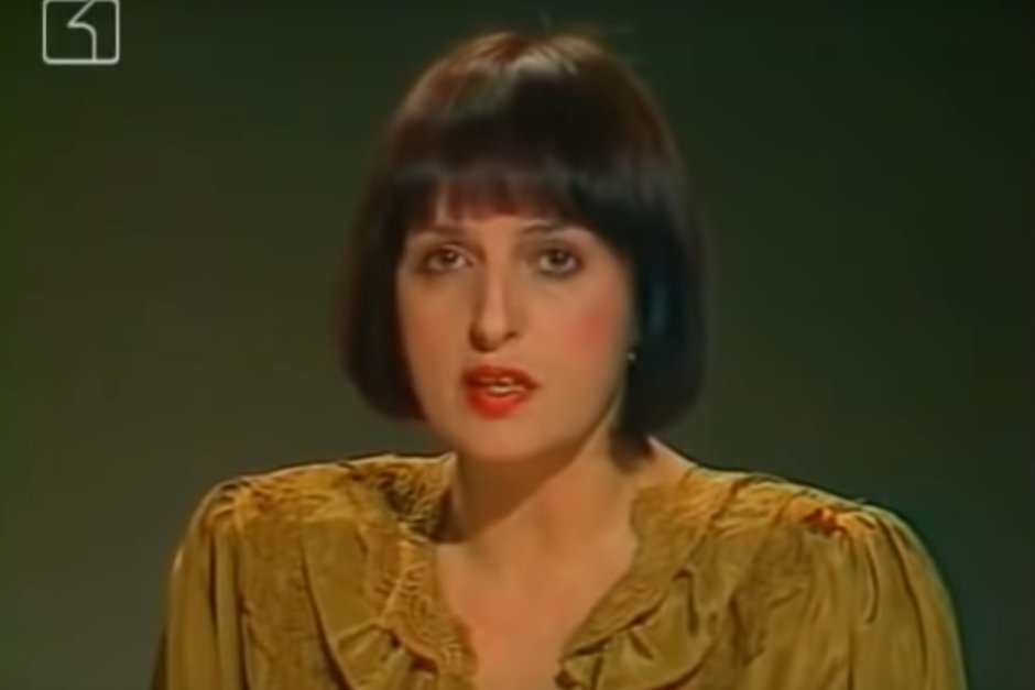 Нери Терзиева води емисията новини на БНТ през февруари 1991 година, скрийншот от Youtube