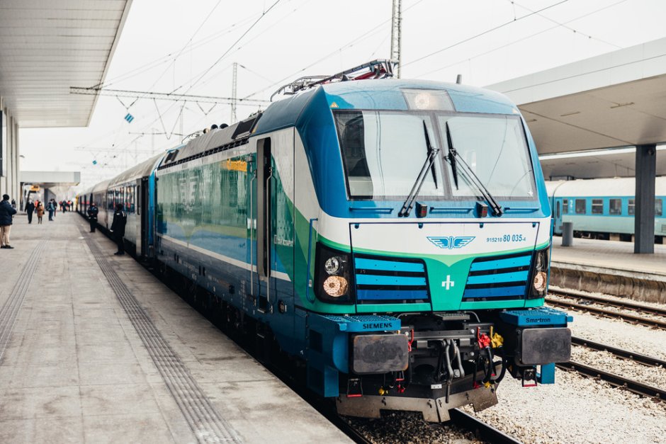 Осем влака ще пътуват по-бързо между София-Бургас и София-Варна