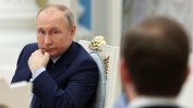 Путин се е вкопчил в подобие на нормалност, докато войната му неумолимо продължава