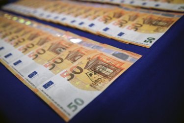 Еврото се възстановява и се продава за над 1.02 за долар