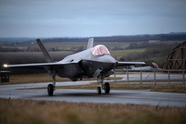 Чехия ще закупи изтребители F-35 и нови бойни машини