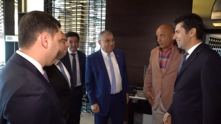 Петков обсъди в Баку допълнителни доставки на азерски газ